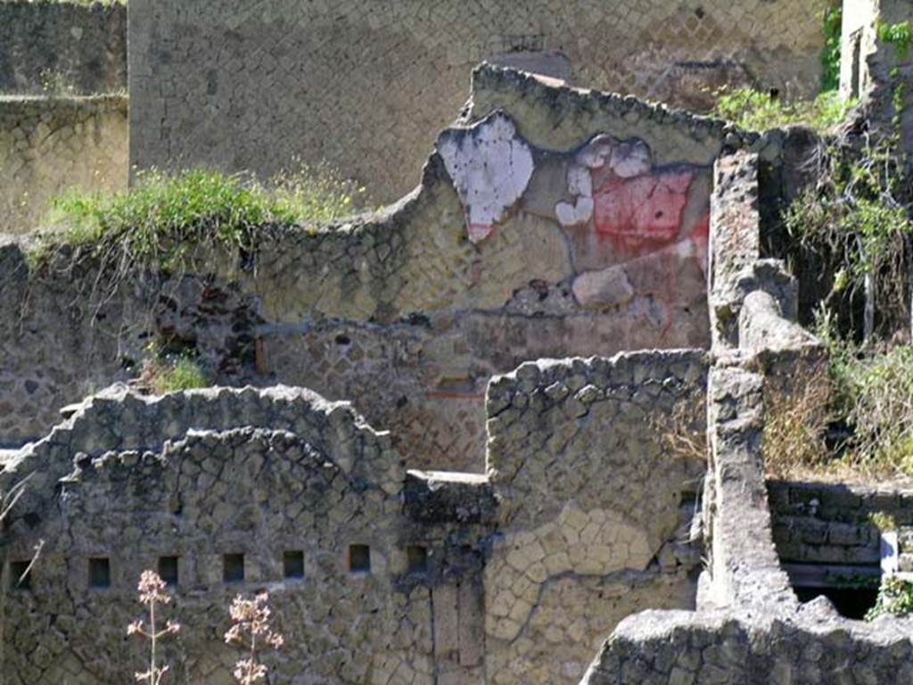 V.23, Herculaneum. May 2004. Looking west across V.23, in front, and two rear rooms of V.24, behind.
Photo courtesy of Nicolas Monteix.